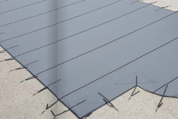 Couverture piscine à barres : avantages et guide complet 2026 — couverture piscine BLEUDOME
