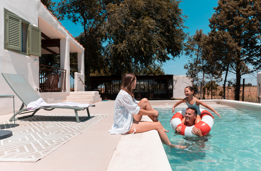 Prix couverture piscine : combien ça coûte en 2026 ? (Guide complet)