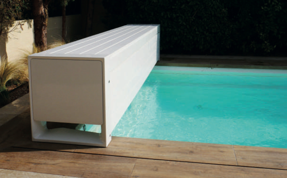 Le Banc — cache-enrouleur pour couverture automatique hors sol piscine