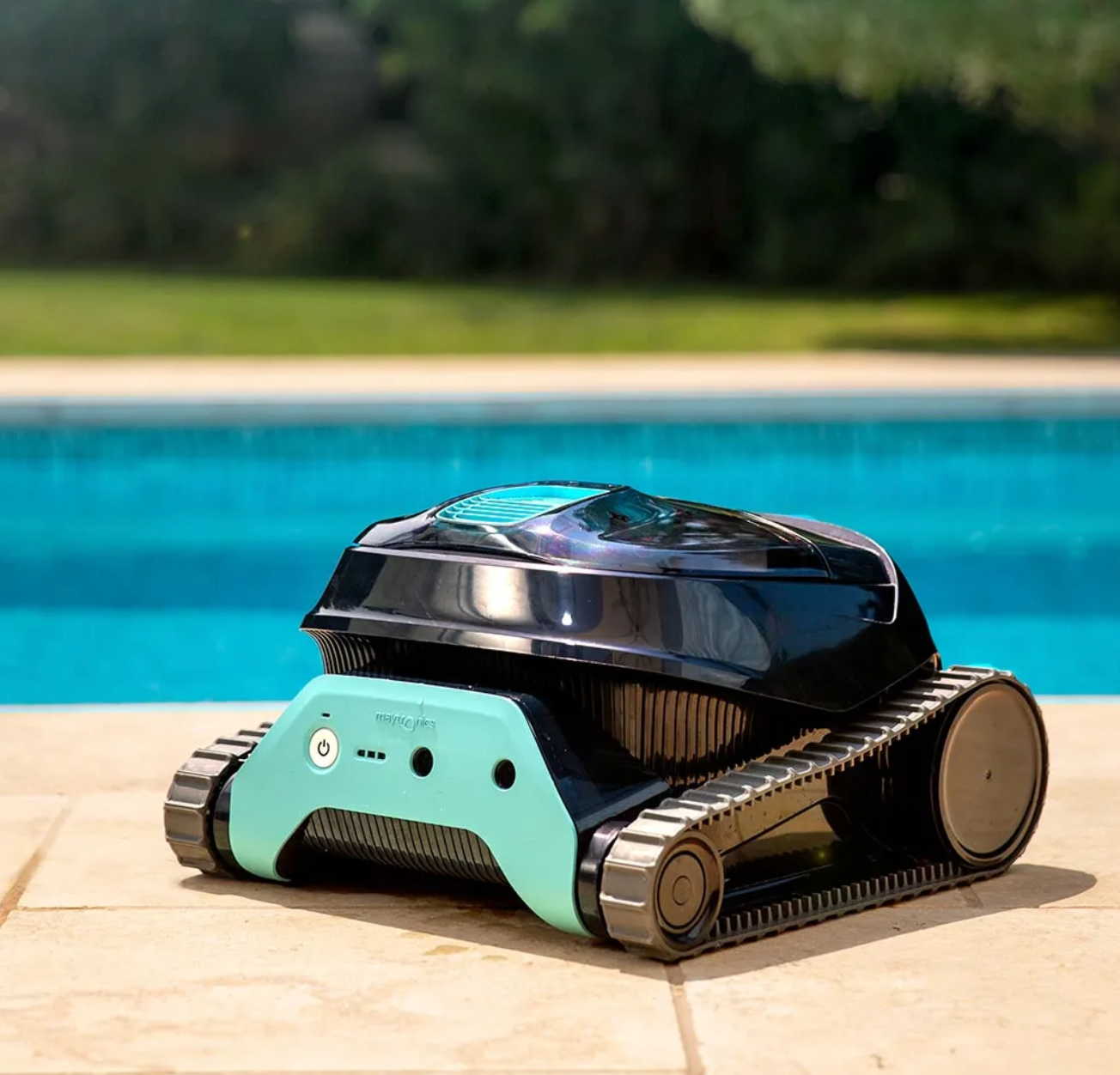 Robot piscine sans fil Dolphin Liberty dans une piscine