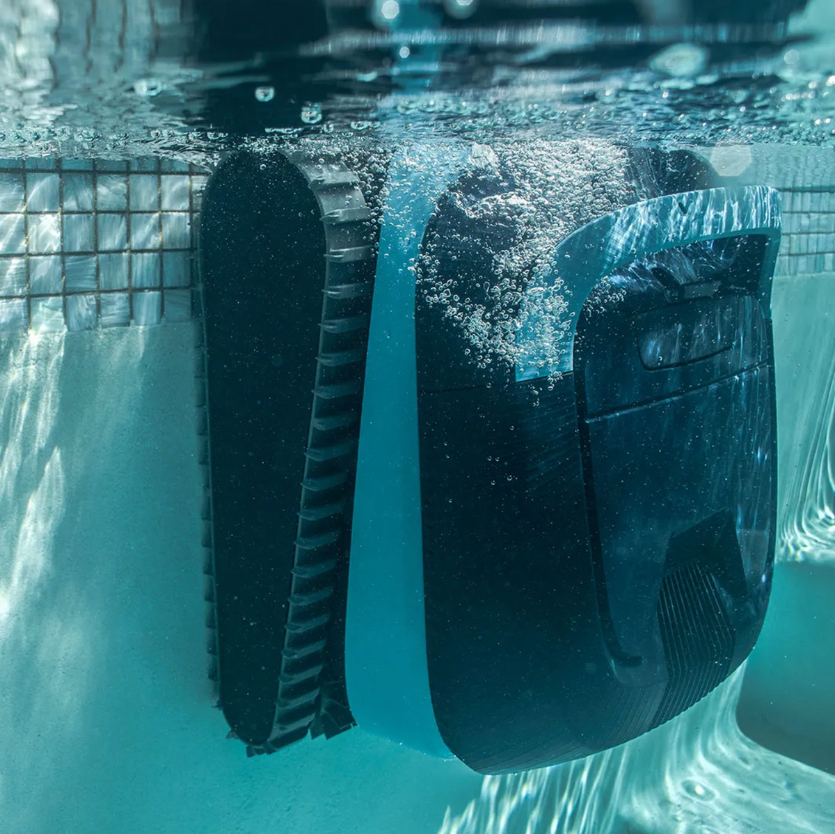 Detail du robot piscine Dolphin EON et de sa filtration