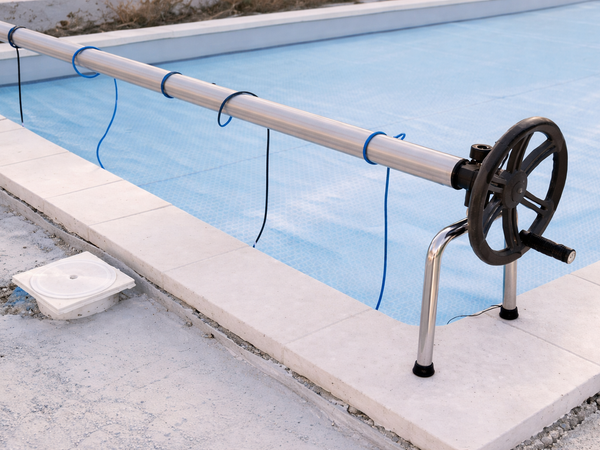 Enrouleur télescopique ECO ROLL pour bâche à bulles piscine