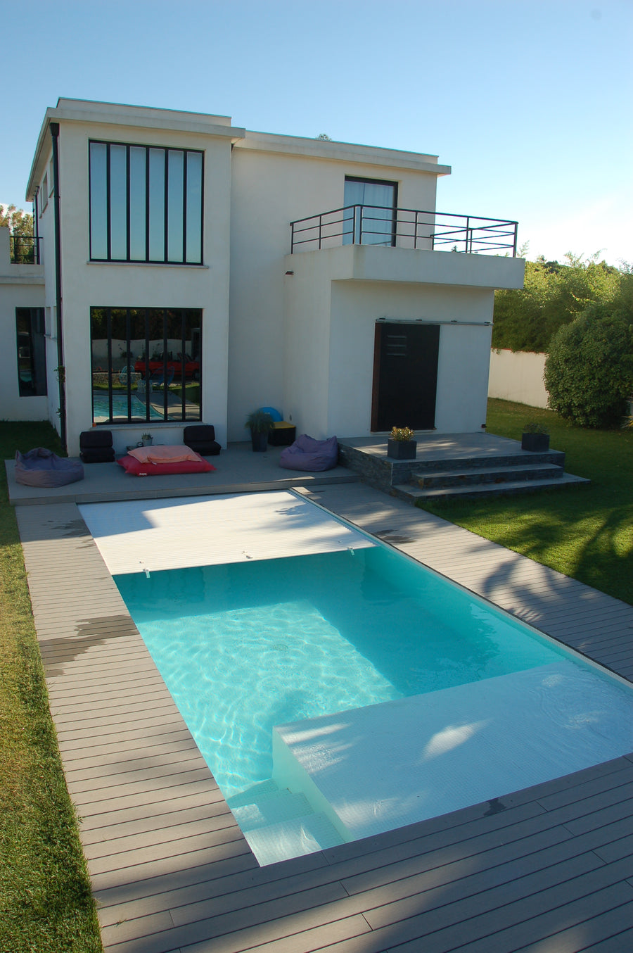 Piscine couverte à lames